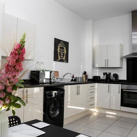 Appartamento Luxurious & Lavish Salford Quays Free Parking Manchester Esterno foto