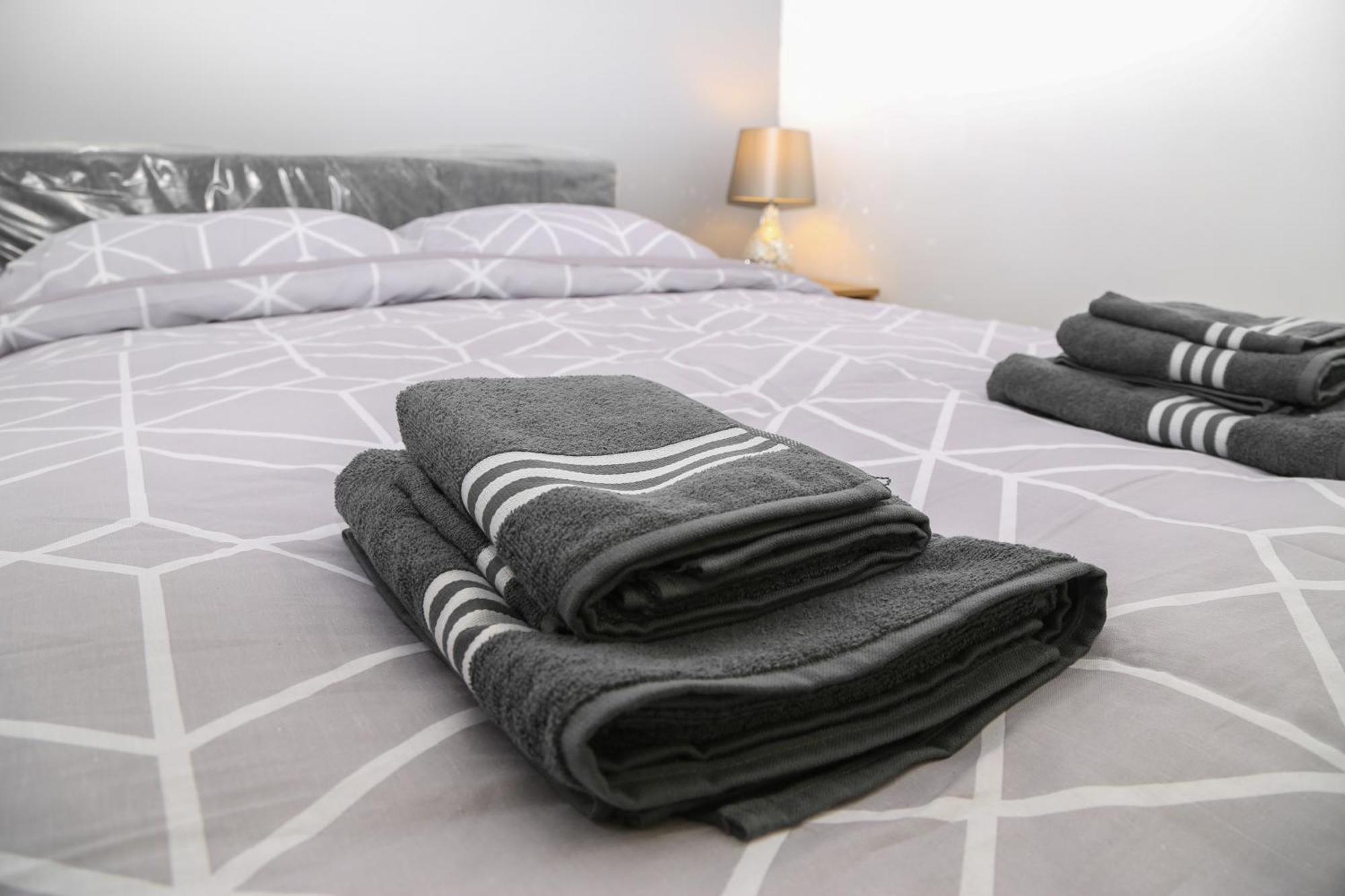 Appartamento Luxurious & Lavish Salford Quays Free Parking Manchester Esterno foto
